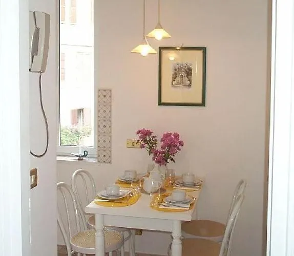 Rome, Trastevere Ideally Located Рим